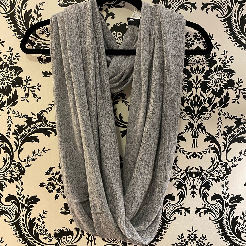 Aritzia Wilfred Free - Bax Scarf